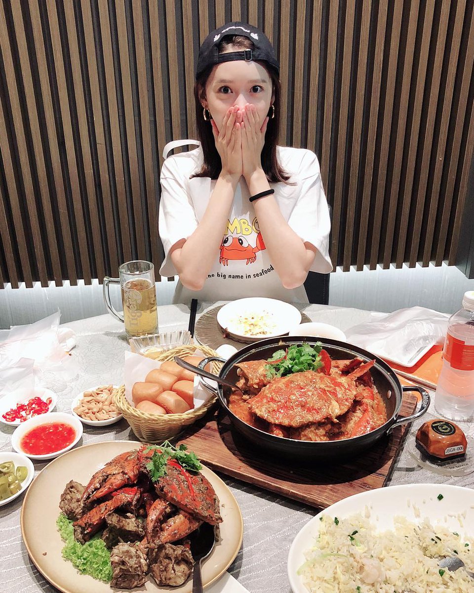 mystarmyangel's tweet photo. 180928                     230928

YoonA's love for Singapore chilli and pepper crabs are real look at how happy she is🤭🤭🤭

#임윤아 #LimYoonA #윤아 #YoonA #YoonAinSG #YoonAxEsteeLauderSG https://t.co/z2pjBeckMa