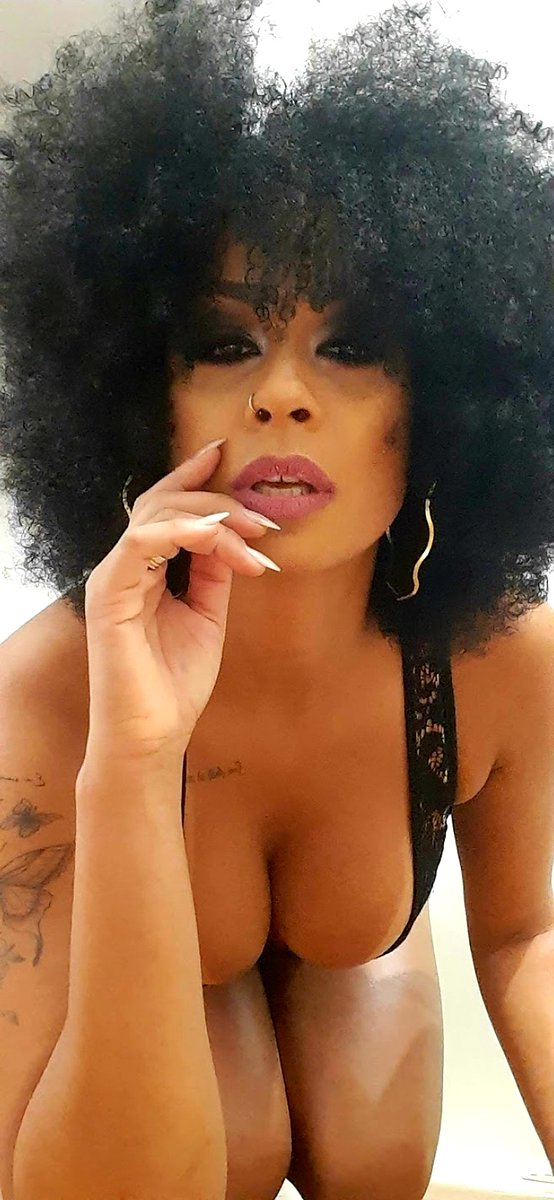 Bom dia seus safadinhos!!!Dia nublado, temperatura amena, clima europeu...só uma coisa não passa! meu tesão em te provocar...
Acesse: privacy.com.br/profile/sensua…