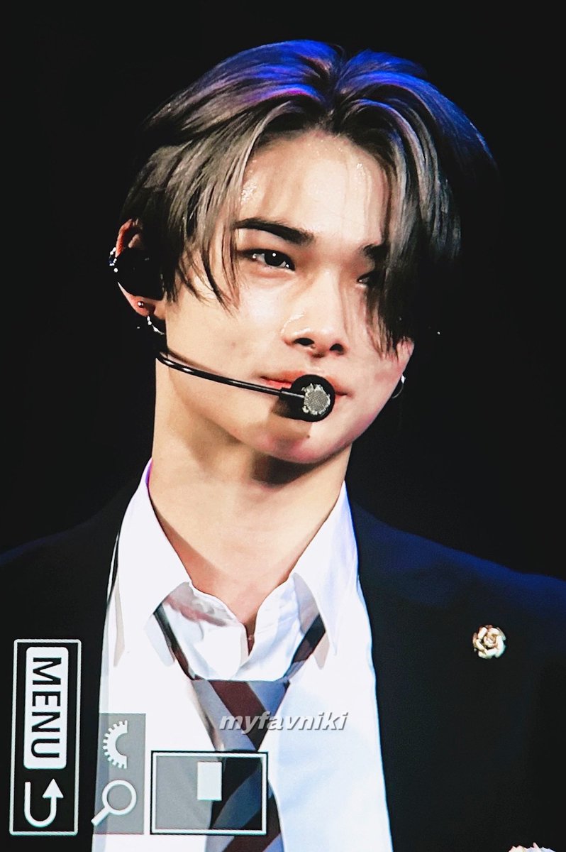 myfavniki's tweet photo. 230928 롯데월드 다크 문 

˗ˋˏ충격ˎˊ˗ 노아 실존 🖤🩶

 #니키 #NI_KI #ニキ #엔하이픈 #ENHYPEN https://t.co/qd9xSo2lEc