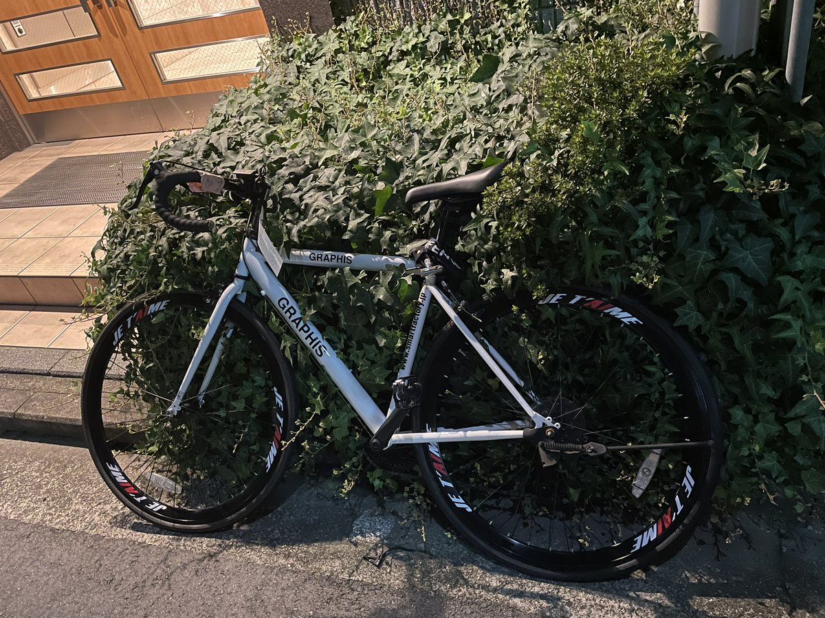 mi_k1226's tweet image. 誰か自転車盗まれてませんか？

ここ１〜2週間くらいずっとあります。

#拡散希望RPご協力お願い致します 
#自転車盗難
#GRAPHIS
#ロードバイク
#横浜市
#神奈川県
