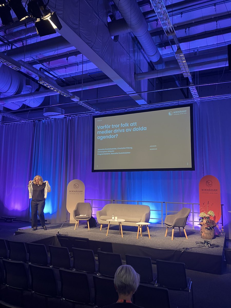 Om tio minuter är jag med i en paneldebatt om synen på medier och att många tror nyhetsarbetet drivs av agendor. Sal F5, kom förbi om ni är på mässan!