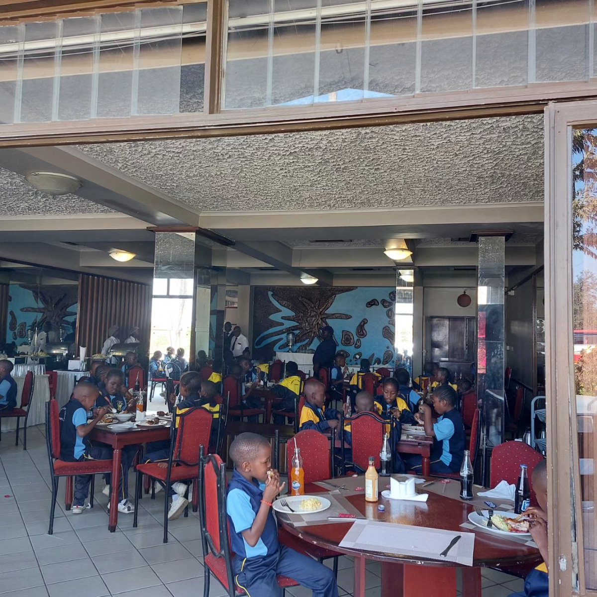hotelchevron's tweet photo. Appreciation post

Thank you Chiredzi Government Primary School  and Chishawasha Mission Primary School for choosing to book with us for your school trips' accommodation and meals. We appreciate the opportunity to serve you.

#schooltrips'accommodation&amp;meals
#regencychevronhotel https://t.co/oWUq2ZlToi