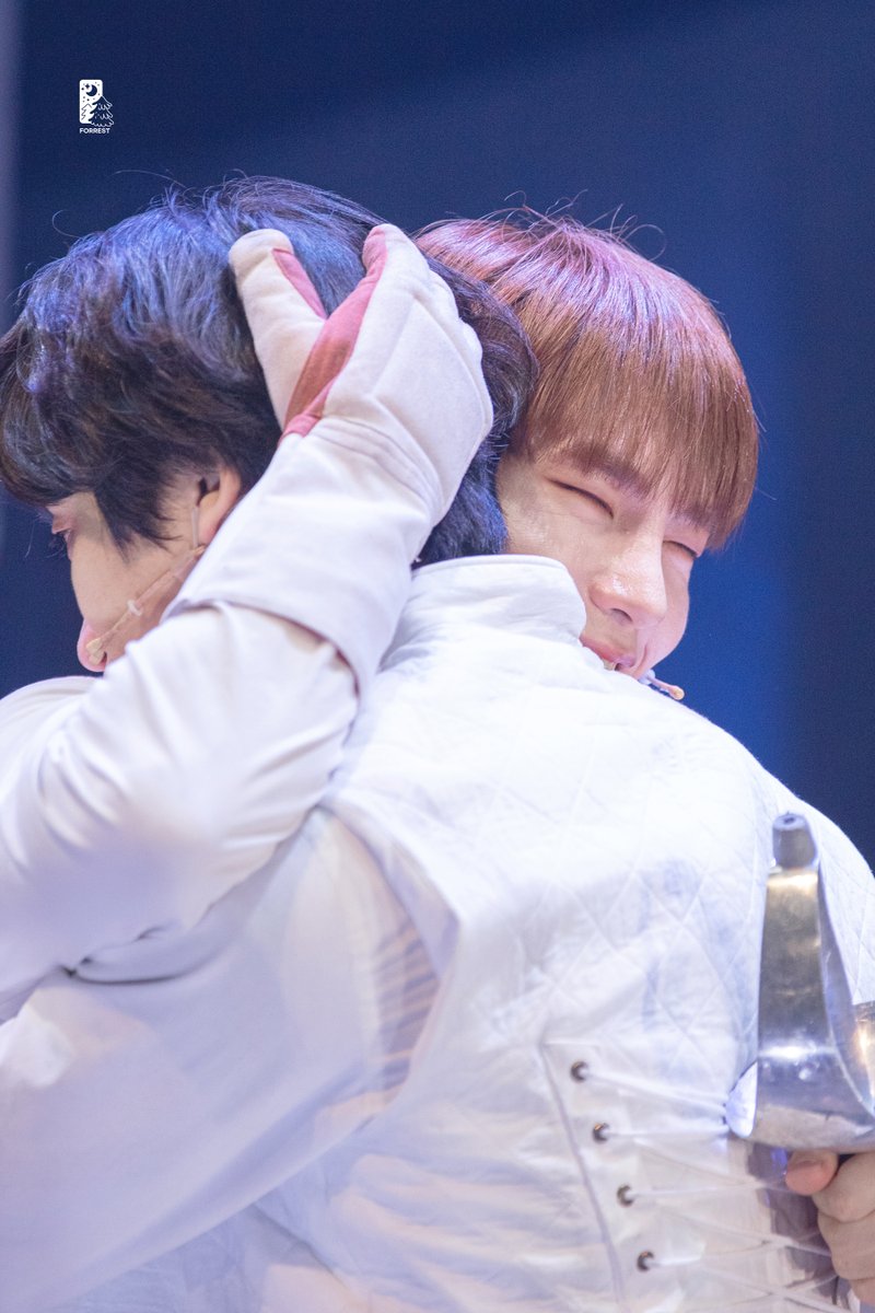 forrest__pic's tweet photo. 230928낮 비더슈탄트 커튼콜
매그너스 볼커 #안지환 배우님
아벨 루터 #김바다 배우님

나, 아벨은 매그너스를 죽는 날까지 지켜준다. https://t.co/QLmtftiSHh