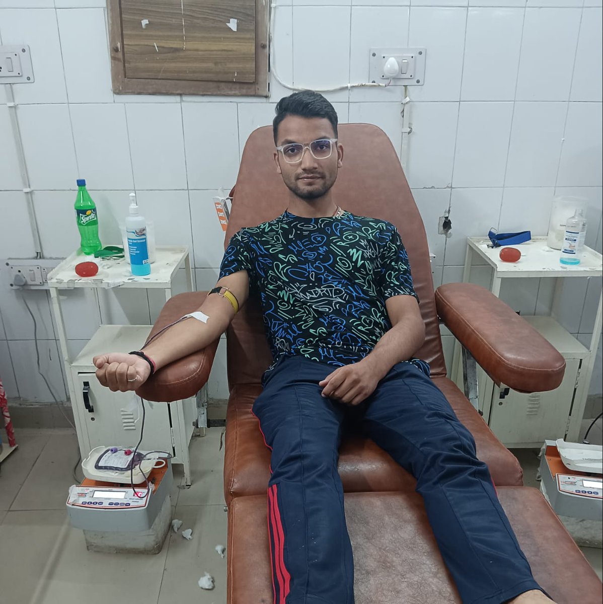 Uk_help_group's tweet photo. Special thanks to Mr. Aditya Bhatt
Who #donatedblood in an #emergency last night where our volunteer contacted him from Blood Donor Databank which we had created.

Note: #UttarakhandHelpGroup #BloodDonorsDatabank provides accurate information of available blood donors. ❤️❤️
#doon https://t.co/7Y9asM16xy