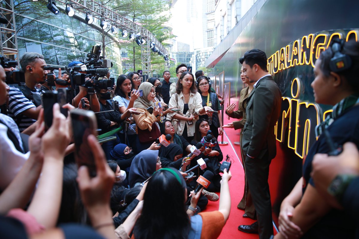 Adit_Mahen's tweet photo. Hal yang menarik dari liputan Gala premiere film Petualangan Sherina 2, Senin (25/9/2023) yang lalu, pembuatan film ini memakan waktu tiga tahun lamanya. Beberapa foto liputan saya keep di kantor @kompascom https://t.co/Ceeb5UXG4f