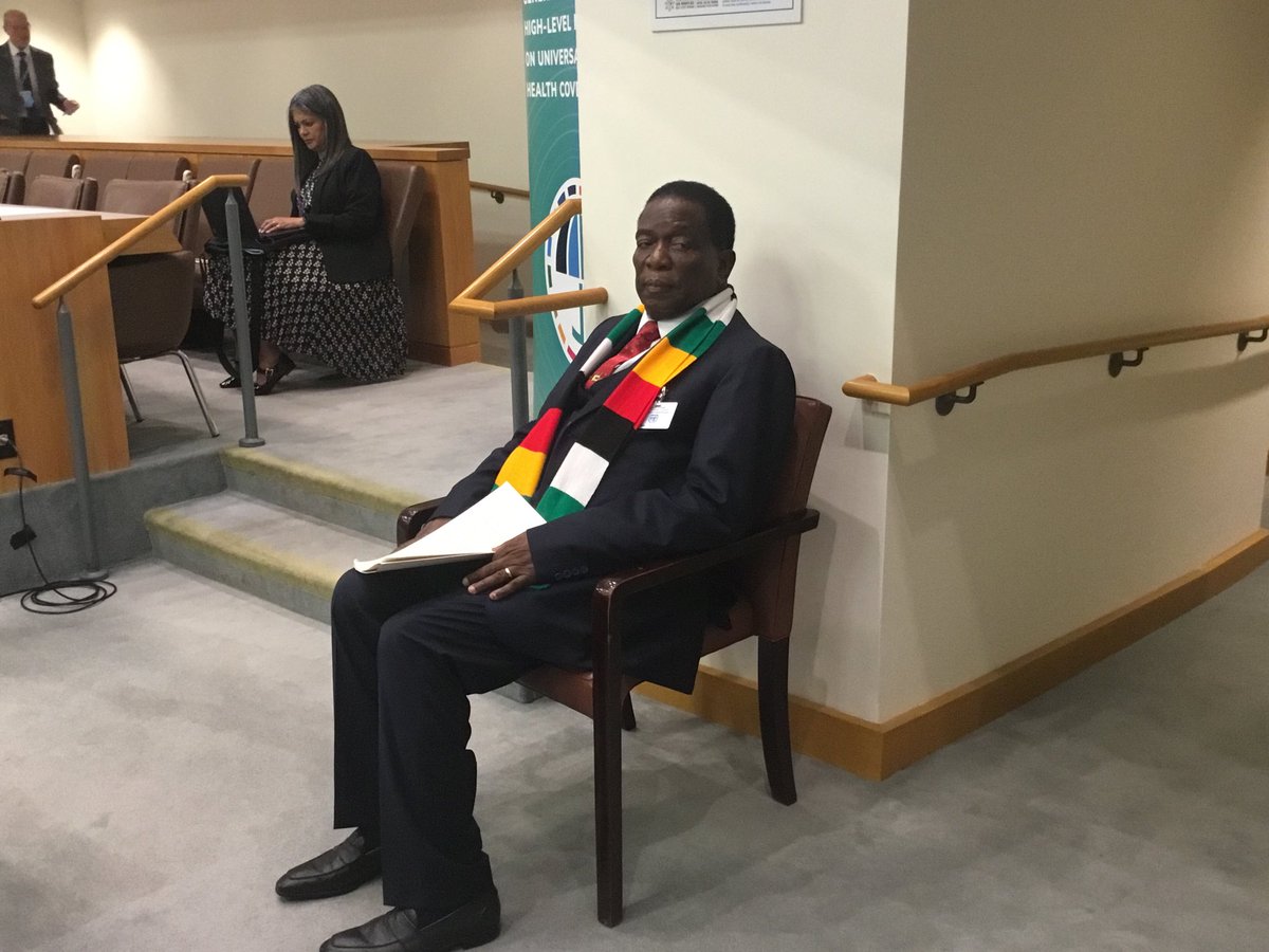 Mukuru22's tweet photo. Yesterday @ZANUPF_Official members invaded @CityofMutare land in Gimboki. The land was pegged &amp; allocated to a sch but ZPF members are already allocating themselves. DCC chair Binali &amp; Mukodza are currently promising pple heaven on earth accusing pple 4 voting CCC hence ē grab https://t.co/Ppp1sLzfRo