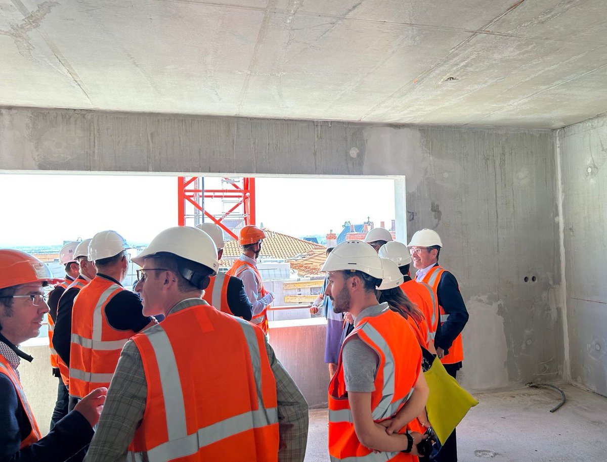 #CampusTrudaineXL 🚧 | Les acteurs du Campus Trudaine XL se sont réunis pour découvrir le chantier de ce projet immobilier en cœur de ville sur le site historique de l’ESC Clermont BS, en présence des partenaires et financeurs du projet. En savoir + : urlz.fr/nMcQ