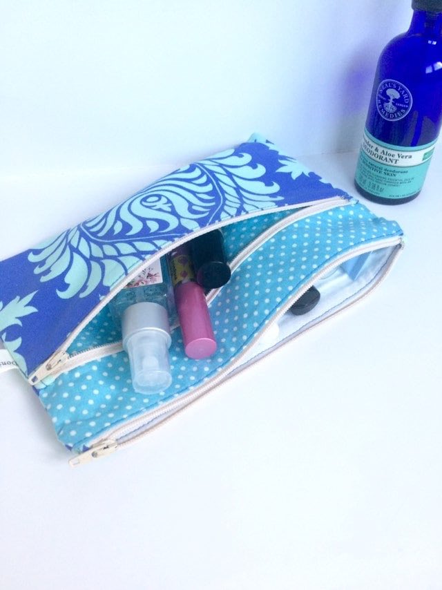 Donique02's tweet photo. Blue double zip Pouch 🩵💙
Handmade by me, click link for details 🦋
#bluepolkadots #amybutler #twinzippouch #handmade #beauty #uniquegift https://t.co/xaROYppBTu