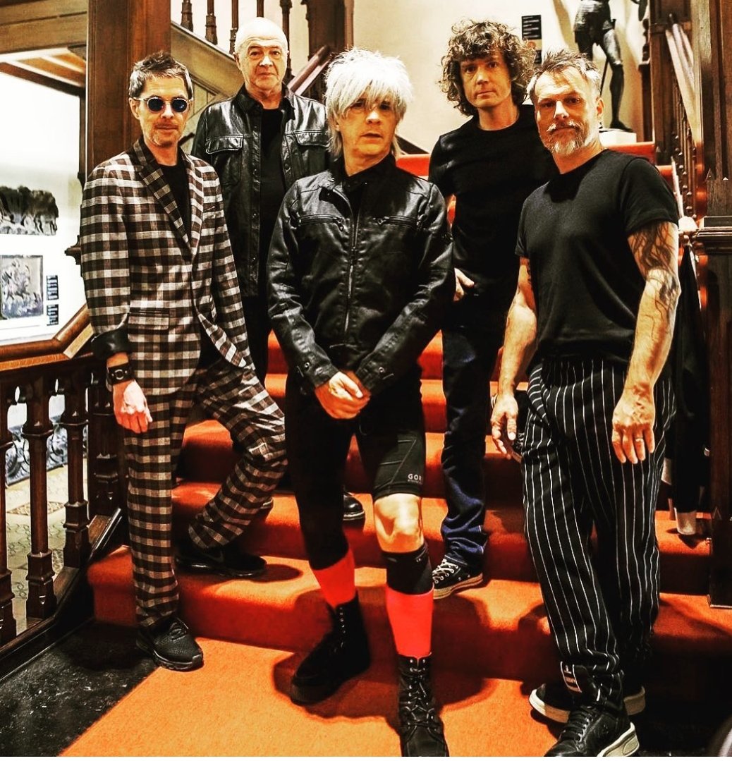 cathygu76's tweet photo. Belle après midi 🤩❤️ Nicola Oli Boris Ludwig et Marco @indochinetwitt @nicolasirkis @oLidESaT_
#souvenirs #live40bruxelles #indo40 https://t.co/okiBElv0Ai