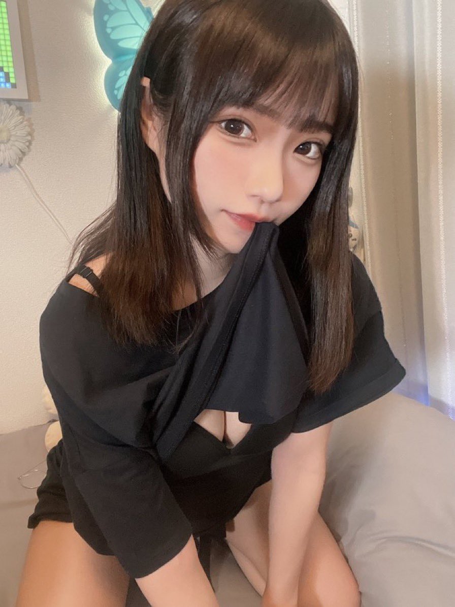 izuchi_nono's tweet photo. おやすみ🌙  一緒に寝る？ https://t.co/WTPsItum6q