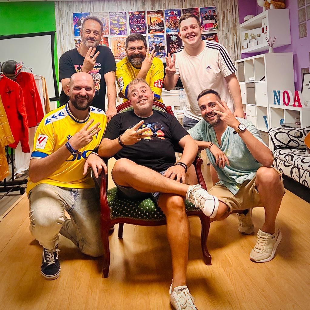 canijodecadiz's tweet photo. Bueno familia, la tercera vez que nos reunimos para ver si era posible llevaros un cuarteto al falla. 
Y después de 3 años, a la tercera fue la vencida. 
De nuevo 3 autores.
Así que sin más, viendo que son casi las tres , no me enrollo.
Os presentamos …
“El 3 de Paco Alba” https://t.co/eGjw6tfJ2A