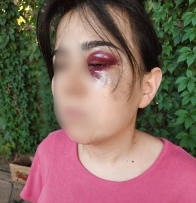 Deze jonge vrouw zet zich dagelijks in voor jonge #christenen. Ze heeft twee kinderen en voorheen hielp haar man ook met het werk in de kerk. Tot hij zich door een crisis bekeerde tot de #islam. Vanaf dat moment begon hij zijn vrouw en twee kleine kinderen te slaan. 🙏🏽Bid je mee?