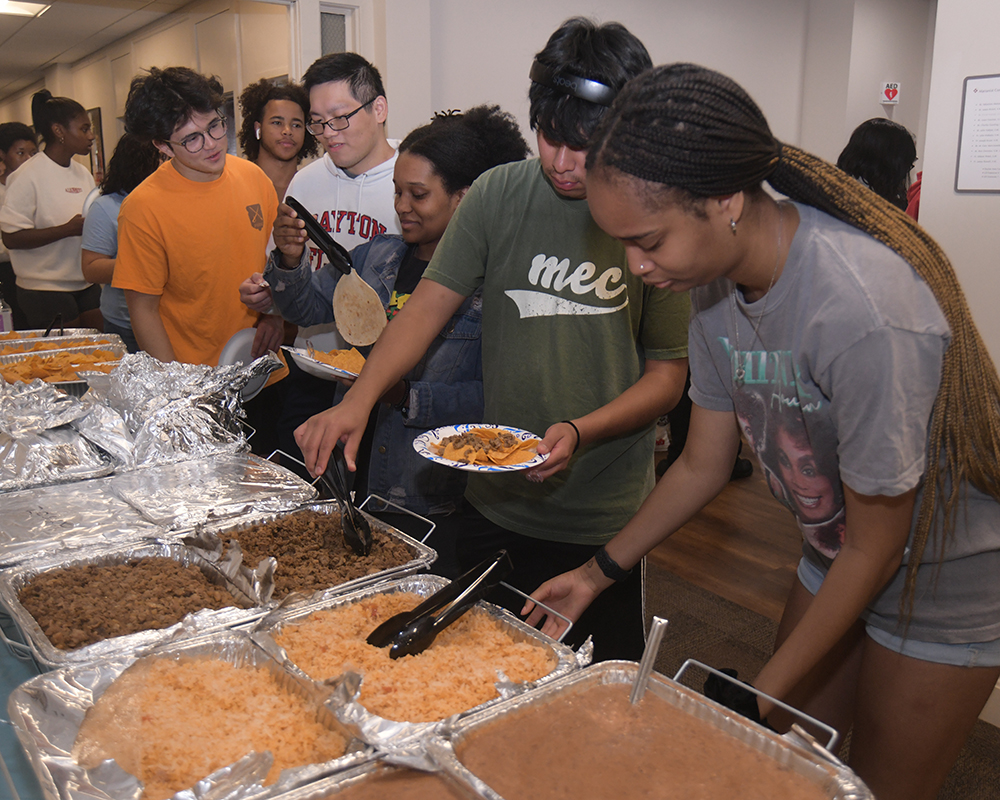 daymag's tweet photo. Pass the salsa! The @univofdayton Multi-Ethnic Education and Engagement Center hosted quite the spread to launch the celebration of Hispanic Heritage Month this week in Alumni Hall. Muchas gracias, MEC! #FlyerEye πΈ: Larry Burgess https://t.co/6HIZvLmMtA
