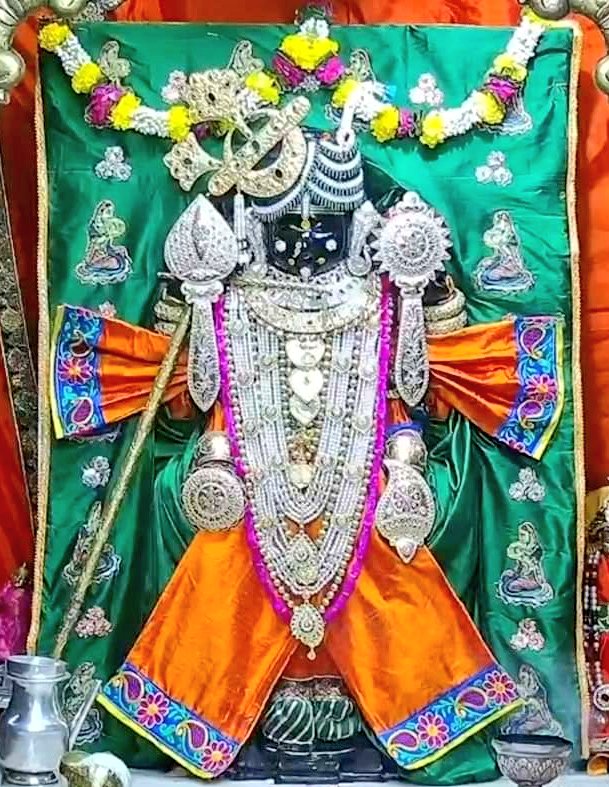 JaiDwarkadhish_'s tweet photo. 🌺 जय द्वारकाधीश 🌺
 🙏🏻 संध्या दर्शन 🙏🏻 https://t.co/y3hg28VvTb