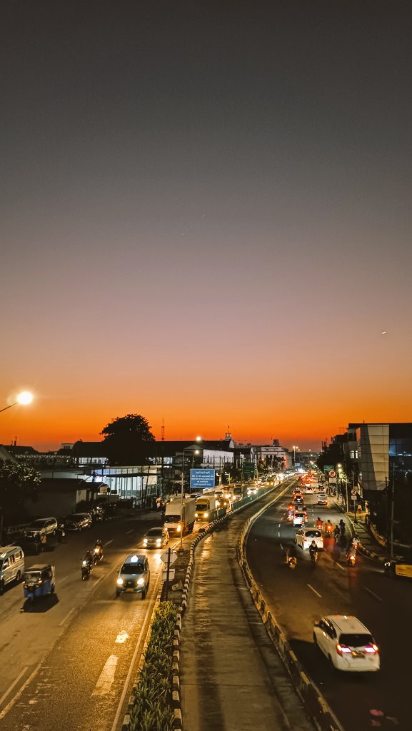 naset8's tweet photo. Sore ini langitnya lumayan biru dan cerah sih https://t.co/8PROa7EVrj
