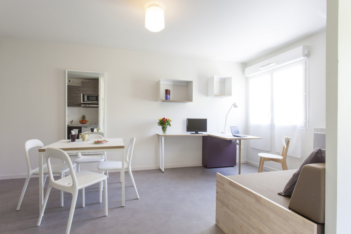ImmoJeune's tweet photo. [A saisir 🎉] #Paris #Offre #LogementEtudiant #Colocation #Immo A la recherche d'un logement étudiant à Paris ? Découvrez cette colocation de toute beauté 😎 et déposez votre candidature ici --> https://t.co/JzQ0BedtbF https://t.co/RAP9JobHgO