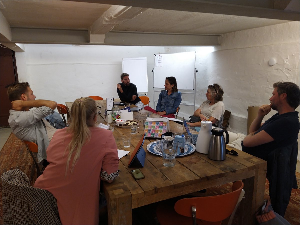 Hoe kunnen we als vereniging van impact ondernemers nog meer impact maken? Hoe zetten we de grote aanwezige bak van kennis, kunde en ondernemerschap in om het reguliere bedrijfsleven impactvoller te maken? Leden die zich bezighouden met partnerschappen ging hierover in gesprek.