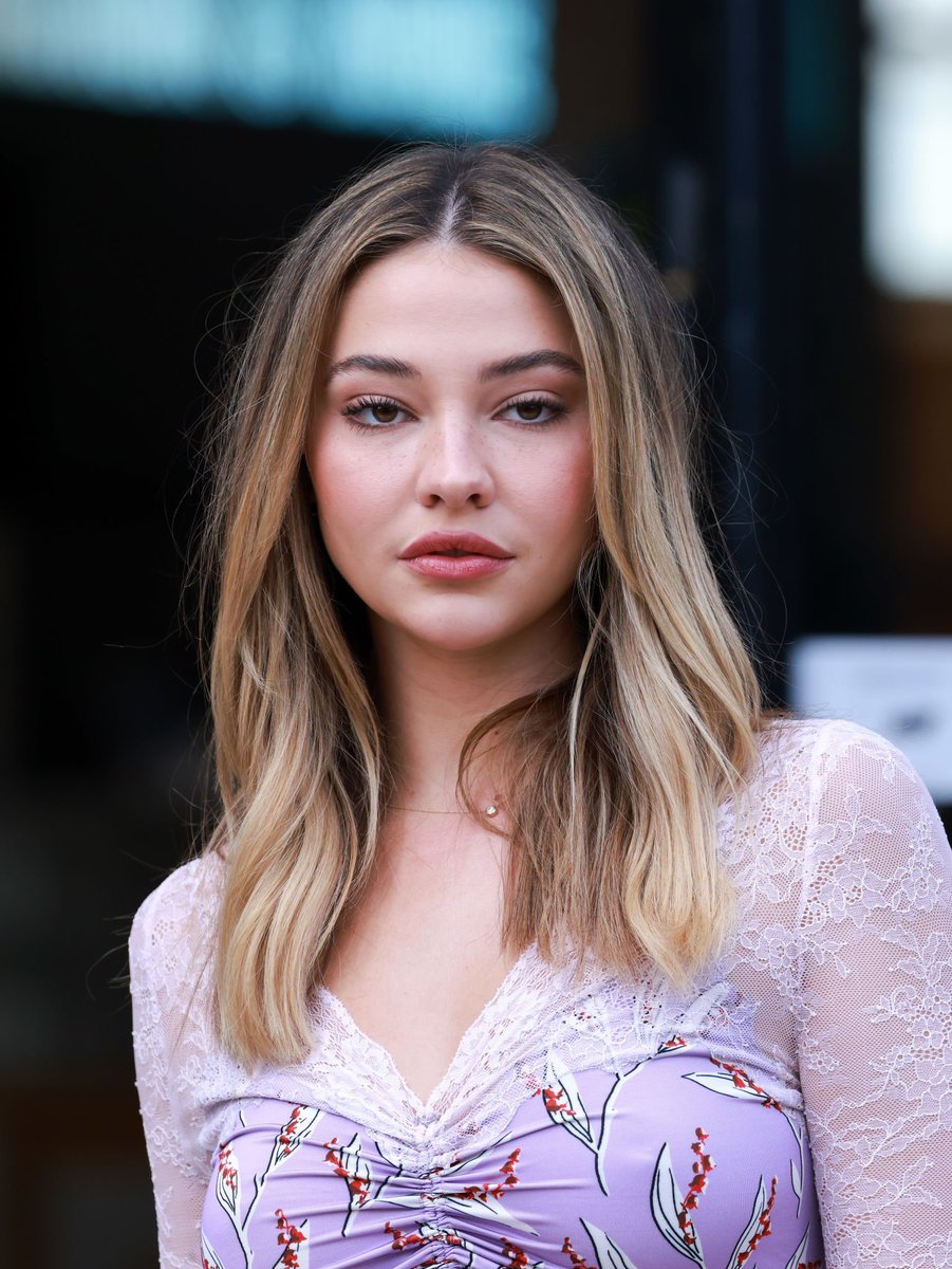 madelynclinecom's tweet photo. 📸 Madelyn Cline attends the Rabanne Womenswear Spring/Summer 2024 show at Paris Fashion Week (September 28, 2023) https://t.co/KJ7FNjM6lp
