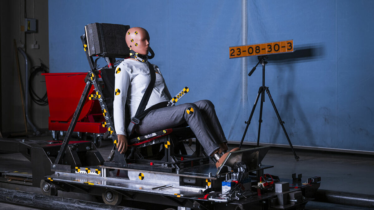 Alors que les femmes sont plus exposées aux blessures dans les accidents, le premier mannequin femme de crash-test au monde vient seulement d'être créé.

Ce prototype mesure 1,62 m pour 62 kg, soit 15 cm et 15 kg de moins que pour un modèle masculin
➡️ l.leparisien.fr/8hiZ