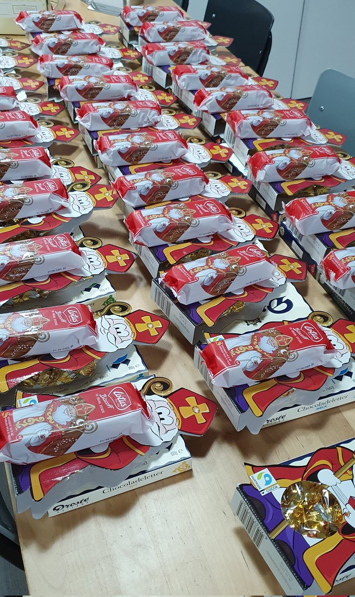 Positievelaar's tweet photo. 33 pakketjes ingepakt. Kan me er wel een beetje aan ergeren dat ik nu alweer kapot ben. Na 2-3 uurtjes. #FckMS Hoe denkt het UWV dat ik nog 25u kan werken. https://t.co/KewUm2iUzP