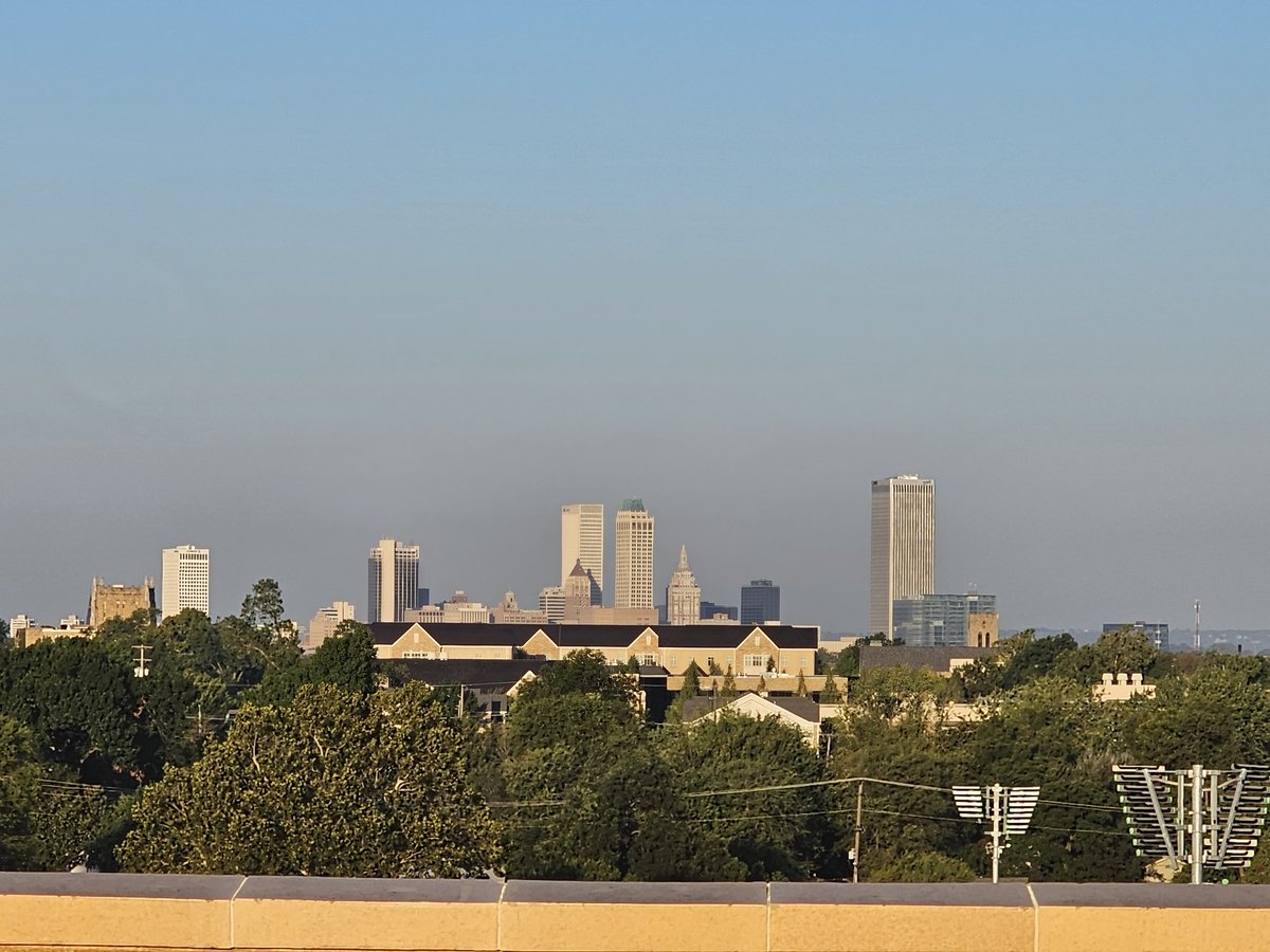 KevinMDOK's tweet photo. Beautiful morning from the roof of Rogers HS. It's a glorious day for some science! Ready to see how many eggs survive the plunge! @jamesaydelott @LauraMockWX @GroganontheGO @mikaylasmithwx @MichaelSeger https://t.co/rHP8JOfxhi