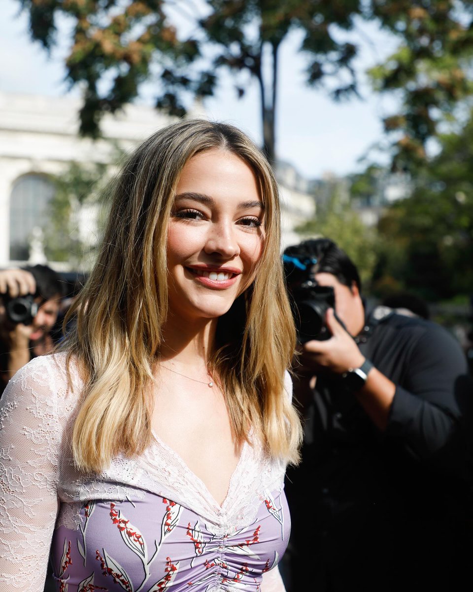 madelynclinecom's tweet photo. 📸 Madelyn Cline at the Rabanne show at PFW (via @/jolina.born) https://t.co/GdCuOCynoI