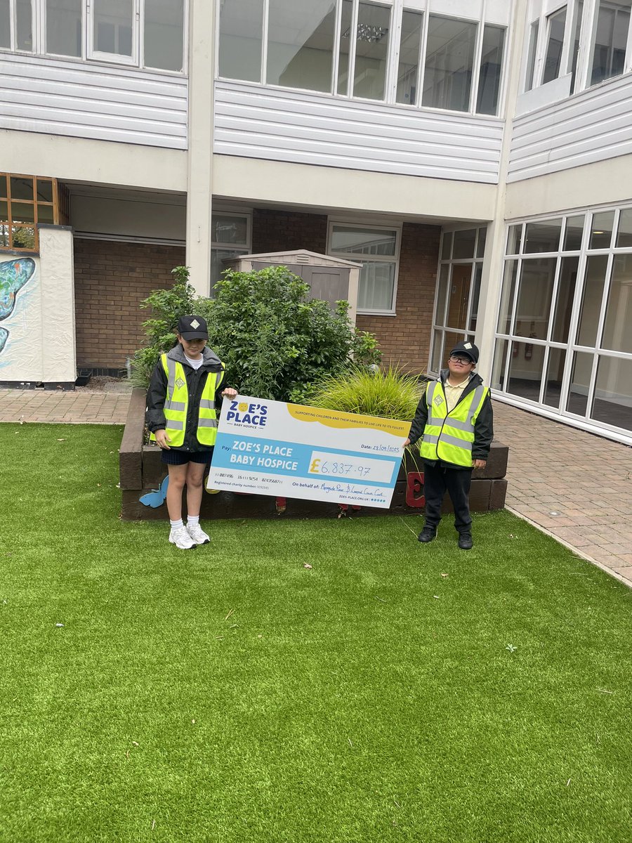 Today our Mini Police we’re invited to @ZoesPlaceLiv to hand them a huge cheque donated by Merseyside Police and Liverpool Crown Courts. We had a lovely time learning about the amazing support Zoe’s please provides!