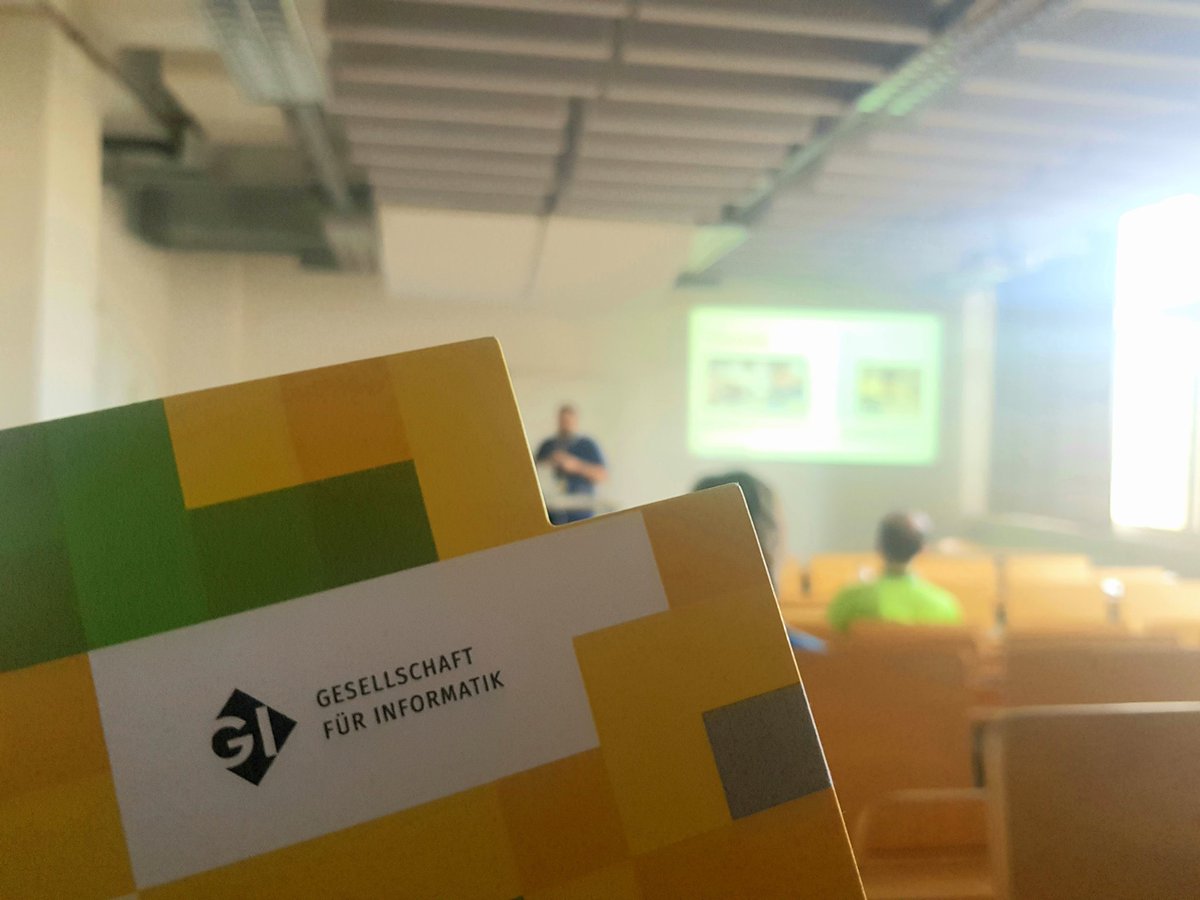 Von Disketten über Memes bishin zu Instagram Stories ist heute alles dabei #INFORMATIK23 #CulturalAnalytics