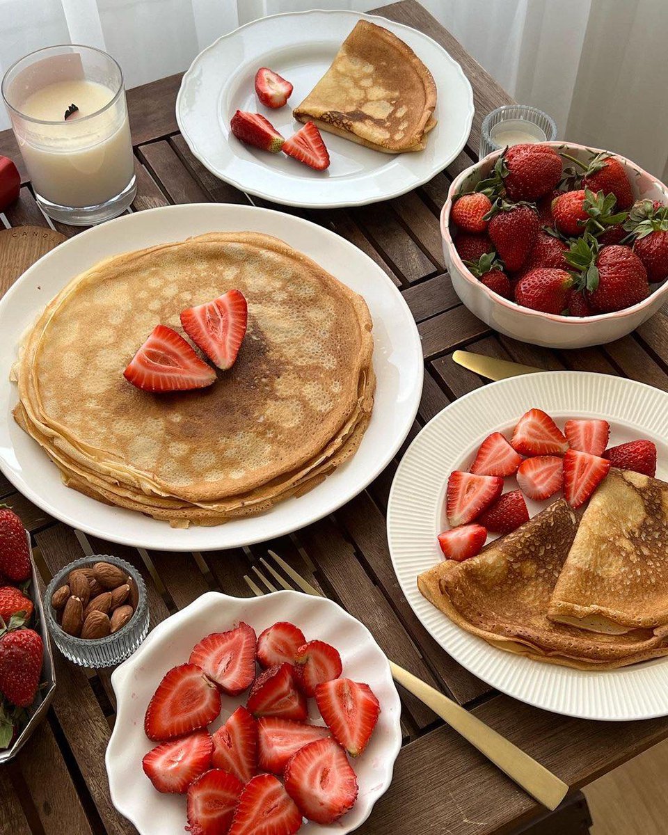 prettiestavenue's tweet photo. strawberry pancakes https://t.co/agtdFlHSpB