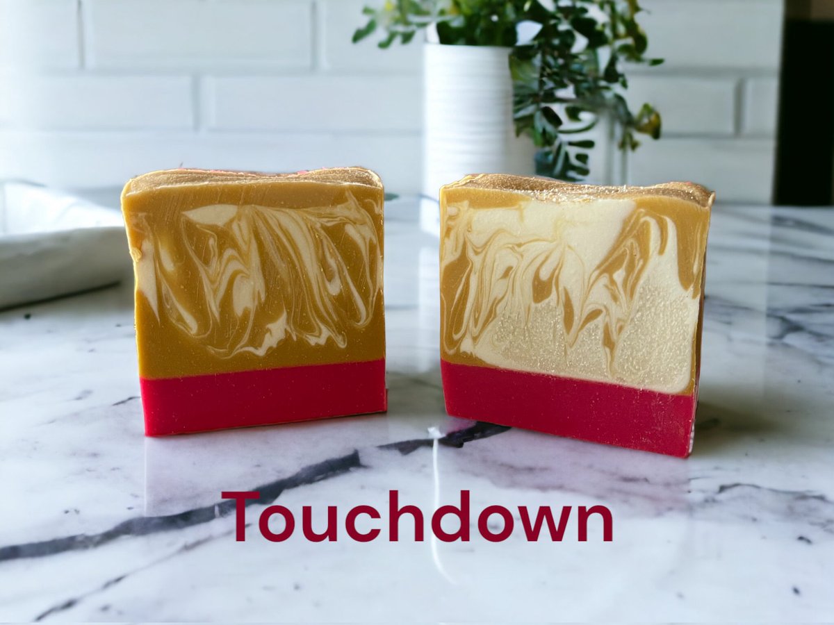 EstatesSoapery's tweet image. A fabulous fall soap with a neutral scent! Rich lather and gentle cleansing unite with bold colors! 
SpauldingEstatesSoap.Etsy.com 
#touchdown #fallsoap #handcraftedsoap #familybusiness #scentedsoap