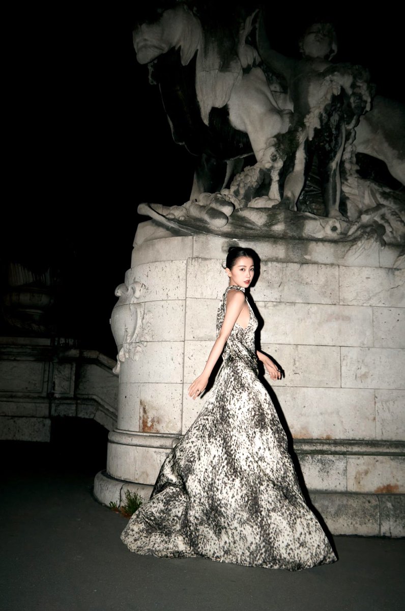 Hangnguyen3723's tweet photo. How do you like her appearance today? - “So Beautiful “ 😍
@givenchy 

ESTHER YU IN PARIS
#GivenchySS24xEstherYu
#GivenchySS24 #EstherYu #PFW https://t.co/KyXllpZOV0