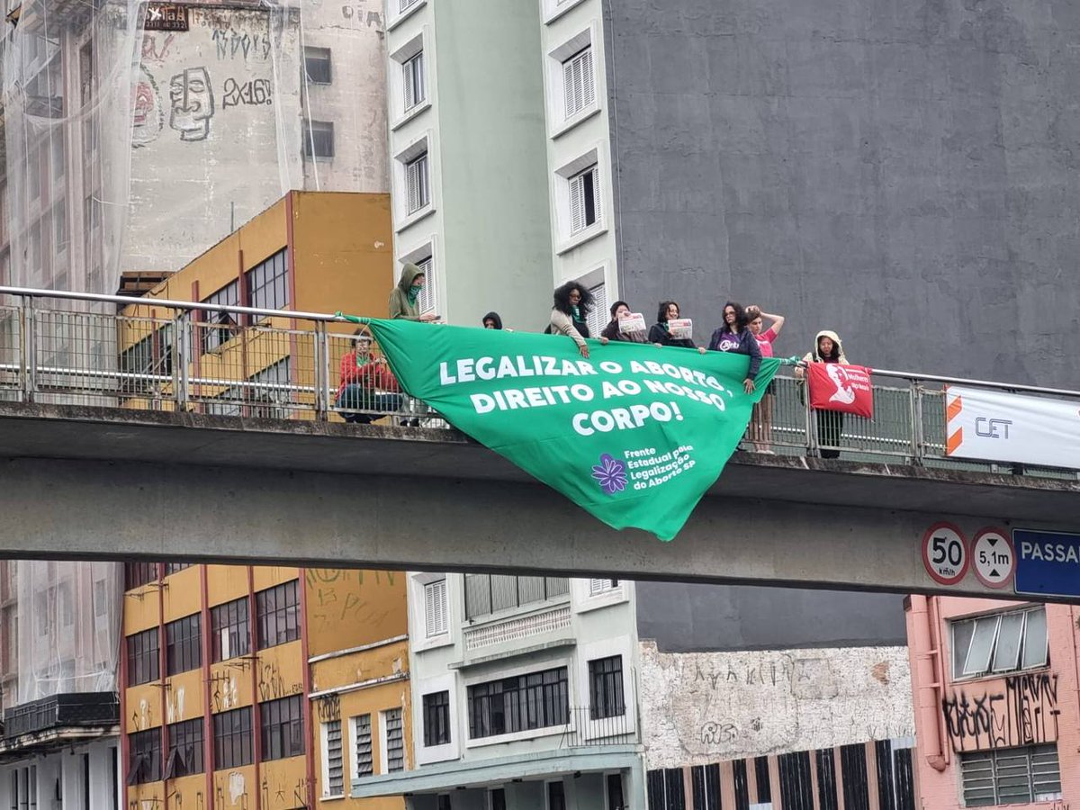 direitoaoaborto's tweet photo. A onda verde esta chegando! O Brasil amanheceu pelo aborto seguro e legal! 💜💚
#nempresanemmorta https://t.co/SrPgSZykpH