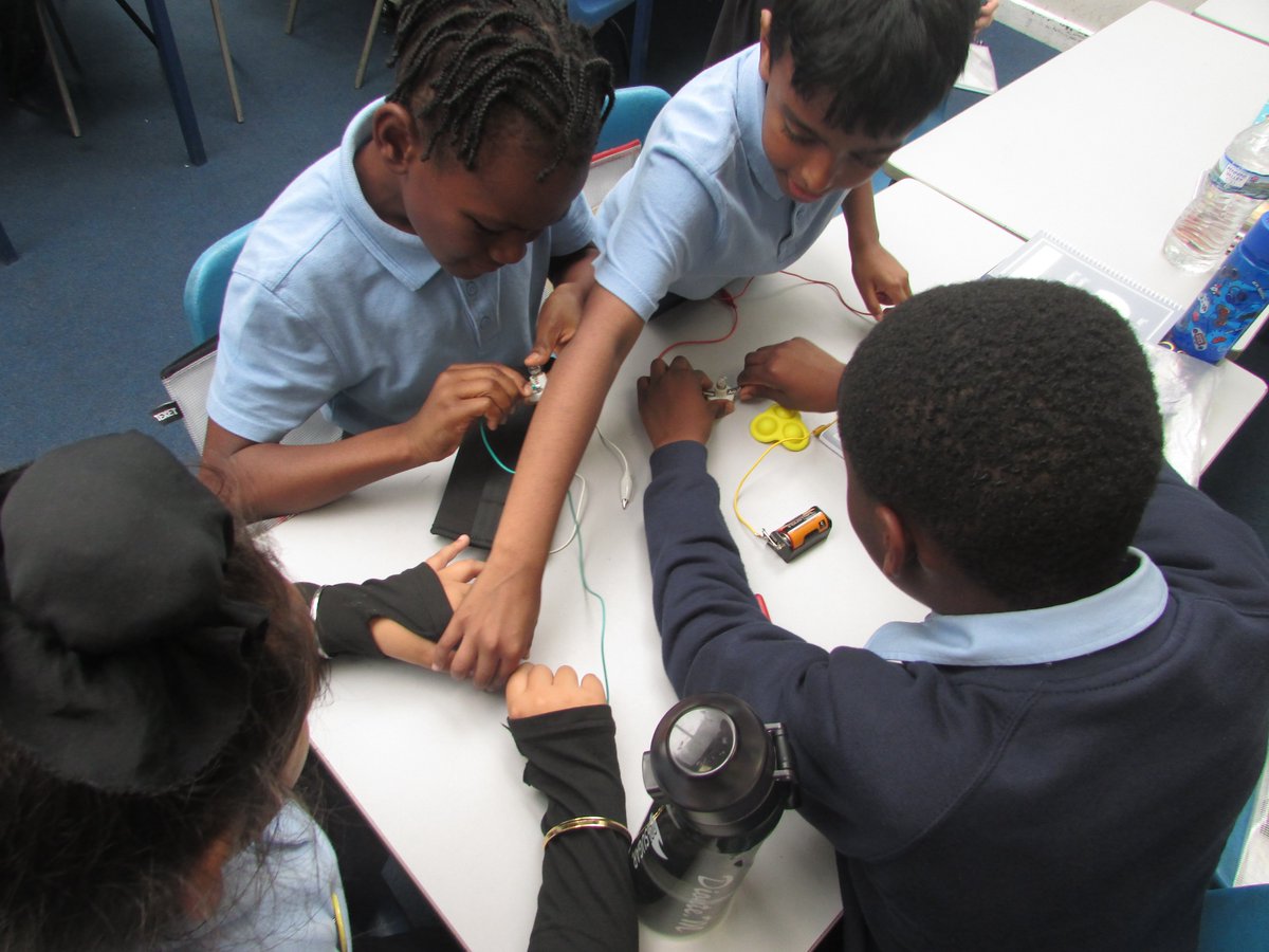 RiseParkSchool's tweet photo. In year 4 science this week, we wanted children to understand how electricity is produced. The children enjoyed working together to make a mini circuit to light a bulb! #scientistinthemaking https://t.co/RUfh6mWTeS