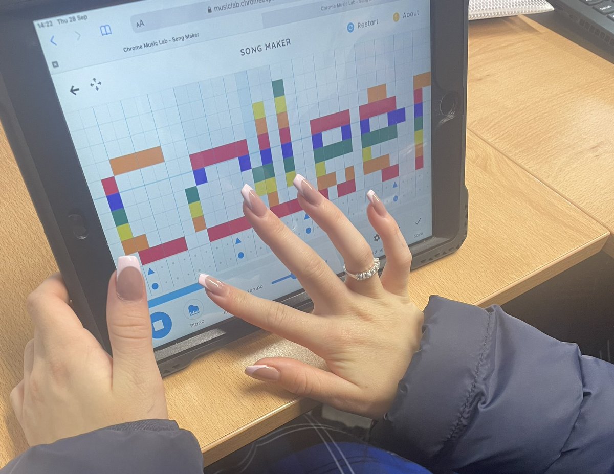 mik1's tweet photo. 1st yrs being creative using Chrome Music lab today. Simple intro to using tech in music. #musicteacher #jcmusic https://t.co/z02yIfhywN