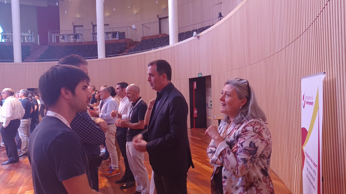 economieslocals's tweet photo. 👥️ Acabem la inauguració amb un taller de networking amb totes les persones de les empreses participants! https://t.co/0lwCgjXgBS