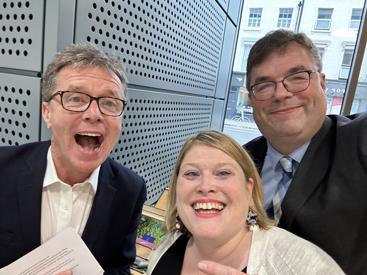 Fan girl moment with the truly lovely @NickyAACampbell and @TomGrinyer at the @PhysicsNews for the @geniuswithinCIC for the Celebrating NeurodiversityAwards tonight! #CNDAwards