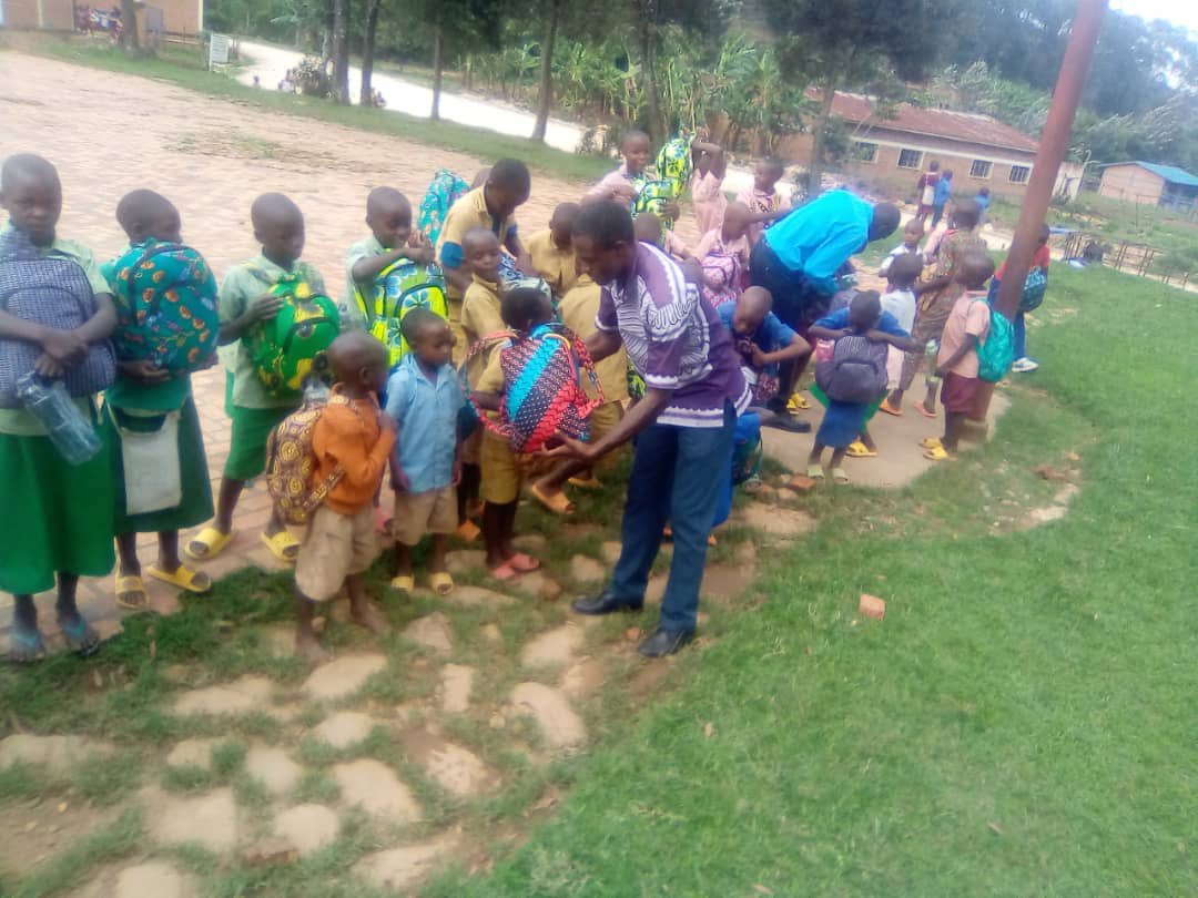 cpjsprw's tweet photo. CPJSP provided school materials to students from vulnerable family in the Gashari sector at @KarongiDistr as part of a strong cooperation with Solace Ministries. https://t.co/yQaxsuPWrX