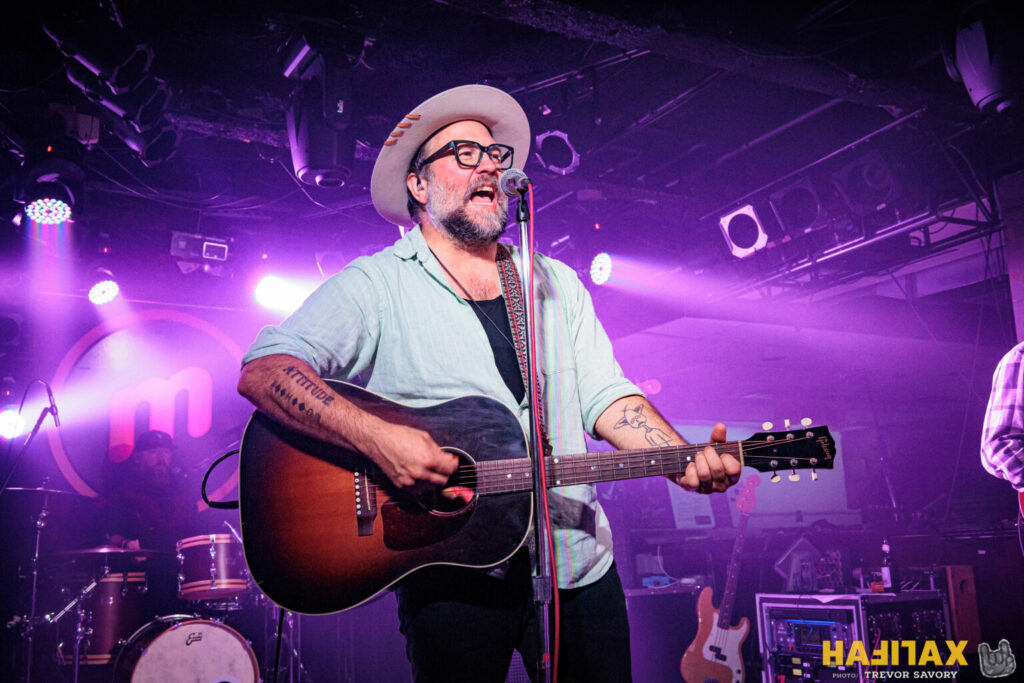 A true Tragically Hip fan's appreciation for the best of tributes. Photos of The Fabulously Rich, on HAFILAX:

halifaxbloggers.ca/hafilax/2023/0…

#music #livemusic #photos @HAFILAXtweets
<a href="/The_Fab_Rich/">The Fabulously Rich: The Tragically Hip Tribute</a>