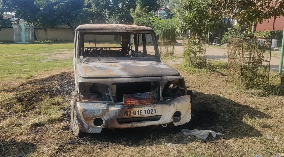 ImphalTimes's tweet photo. Irate Demonstrators Demand Accountability, Target Government Offices

The brutal killings of two Meitei students, purportedly by Kuki extremists, have ignited a powder keg of pent-up frustration and rage in the populace.

https://t.co/Bv4yZZ8Kjv https://t.co/bdDKnyqRpz