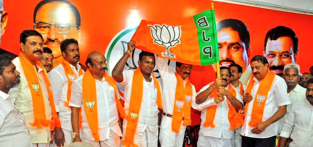 SelvaMPPY's tweet photo. மாநில பொறுப்பாளர் திரு.@BlrNirmal அவர்கள் முன்னிலையில் புதுச்சேரி பாரதிய ஜனதா கட்சியின் மாநில தலைவராக பொறுப்பேற்றேன்.

இந்நிகழ்ச்சியில் கலந்து கொண்ட தாமரை சொந்தங்களுக்கும் மாண்புமிகு அமைச்ச��்கள், சட்டமன்ற உறுப்பினர்களுக்கும் மனமார்ந்த நன்றியை தெரிவித்துக் கொள்கிறேன்.
@blsanthosh https://t.co/iCH4YRt3jy