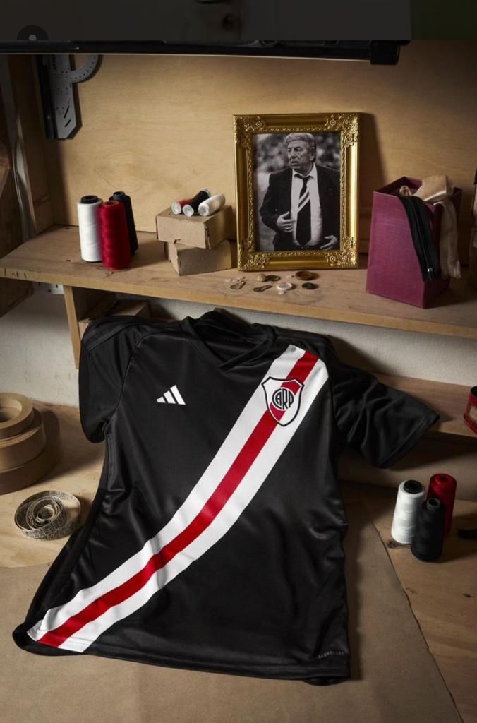 diegoborinsky's tweet photo. 28 de septiembre. Día internacional del hincha de River. https://t.co/iGLswxicDd