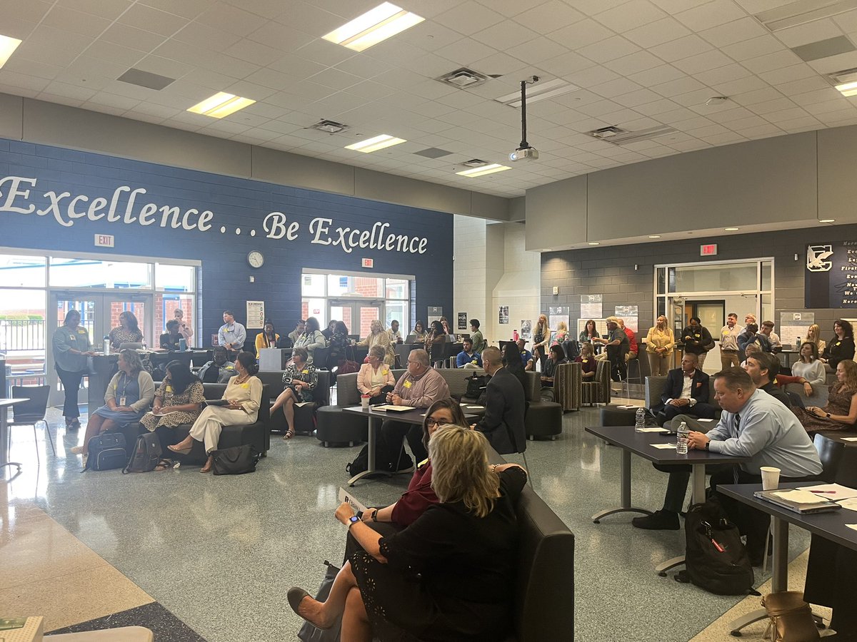 CarrieB79's tweet photo. Itโs a great morning to host @edmentum showcase with over 75 attendees at todayโs event to see all of the amazing programs we have at Clover High School! #CSDinaction https://t.co/e4eHBe9KXE
