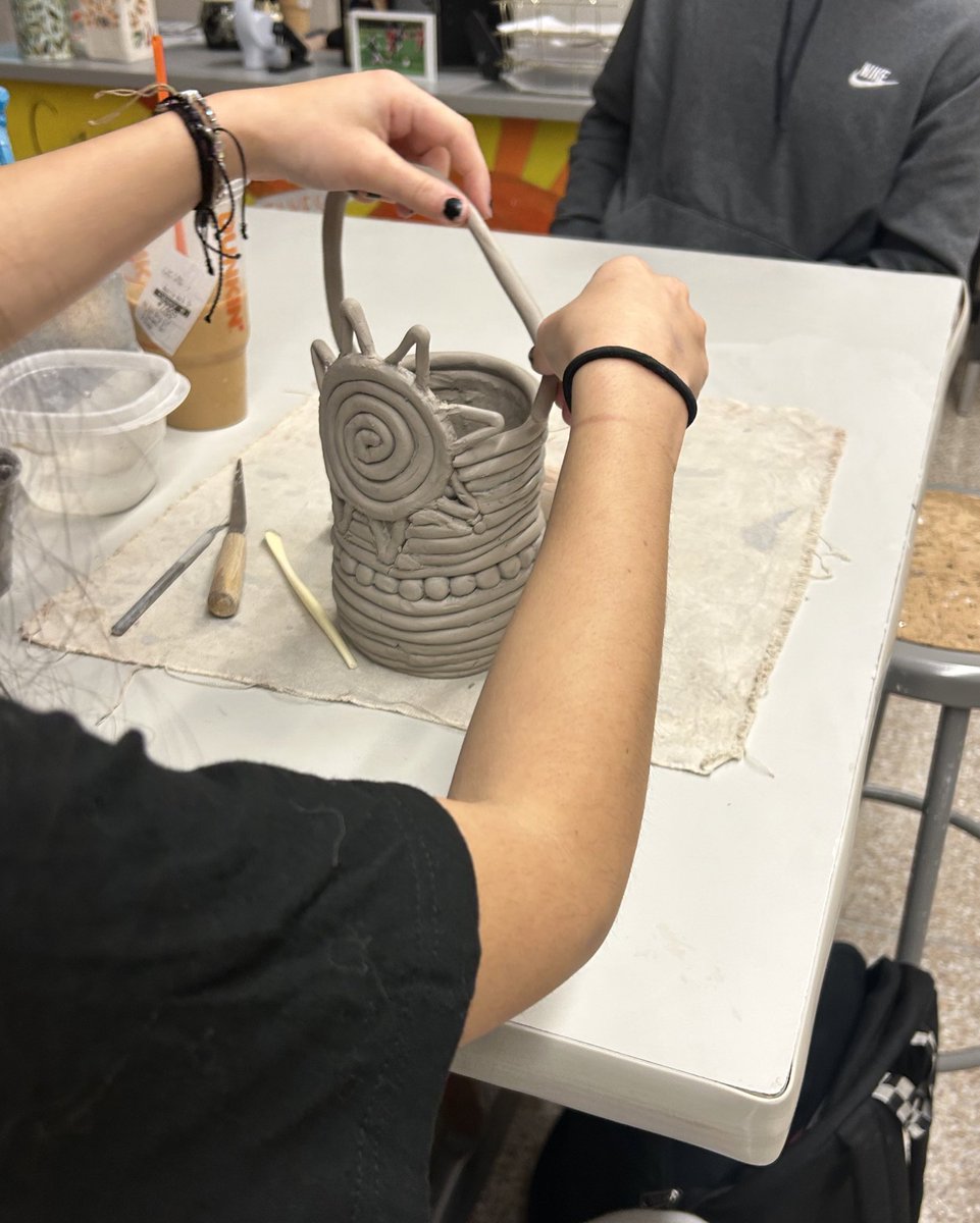 MsP_ArtT's tweet photo. Roll. Stack. Repeat. Coil vessels are underway in Ceramics 1. #bigredcountry #spartanlegacy https://t.co/Nb7qYzAe9W