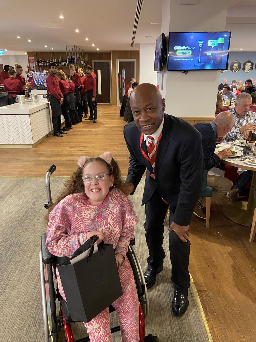 vickers_ste's tweet image. Huge thank you to @mcveigh_owen for giving Tilly the chance to experience some amazing hospitality courtesy of @LFC she had an amazing night. Great food, good result and she even bagged herself a signed @TSIMIKAS21 shirt! @mcveigh_owen you are the best ❤️