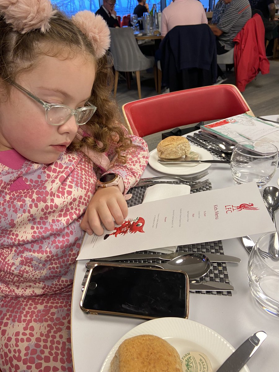 vickers_ste's tweet image. Huge thank you to @mcveigh_owen for giving Tilly the chance to experience some amazing hospitality courtesy of @LFC she had an amazing night. Great food, good result and she even bagged herself a signed @TSIMIKAS21 shirt! @mcveigh_owen you are the best ❤️
