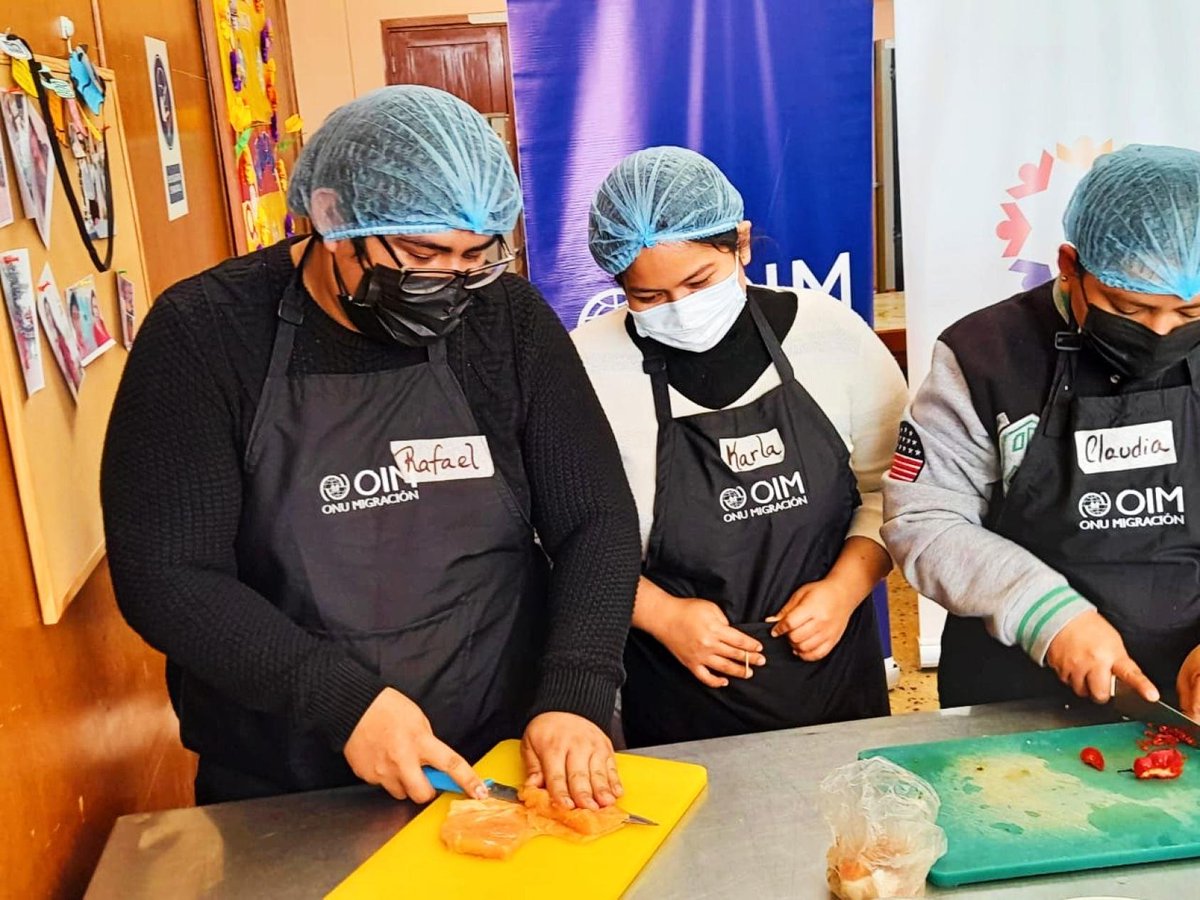 UN_SDG's tweet photo. From uniting flavors to bringing together communities, @ONUPeru shares how Venezuelan migrants &amp; Peruvian entrepreneurs are joining forces to boost livelihoods, build a more prosperous future and #LeaveNoOneBehind with this @UNmigration-led initiative.

👉https://t.co/nwCj1gtHCv https://t.co/matOBYsB8p