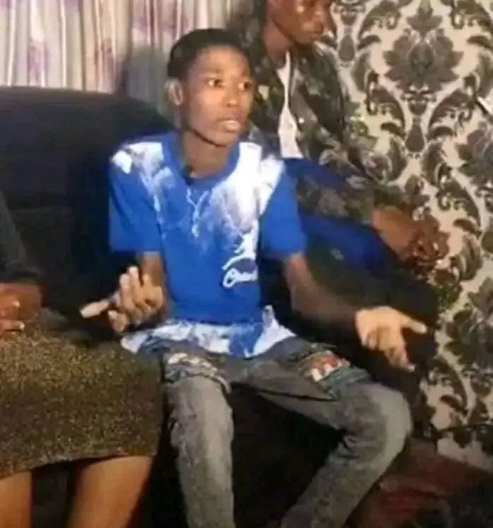 Love1Essien's tweet photo. “They just  gave him the DJ title because I have a picture with him.” -Naira Marley said he never signed DJ Splash to Marlian Record

The Marlian Music boss believes he has a lot of people around him because of his niceness #NairaMarley
#Justice4Mohbad #JusticeForMohbad #djsplash https://t.co/wxw5EFPaZt