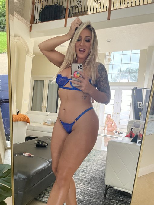 Y'all want some  more porn posted to pornhub?  (Btw that's @Gigiasseenontv in the back) https://t.co<a href="/tag/jmacshalloweenparty"class="tags"><span>#jmacshalloweenparty</span></a>