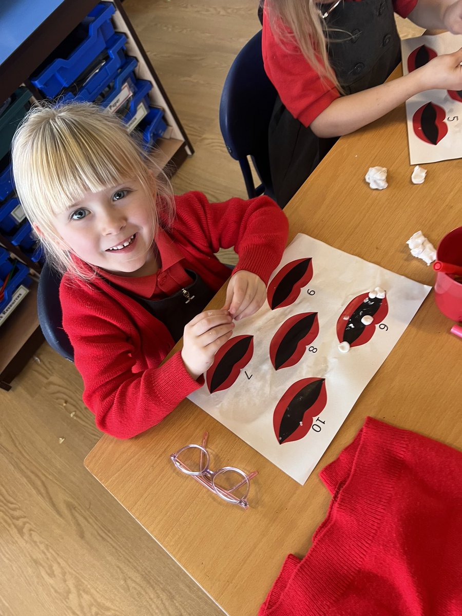 stfrancisP1's tweet photo. Tt for teeth. Room 2 are being dentists today as part of #mathweekscotland https://t.co/07XQyY7Ug2
