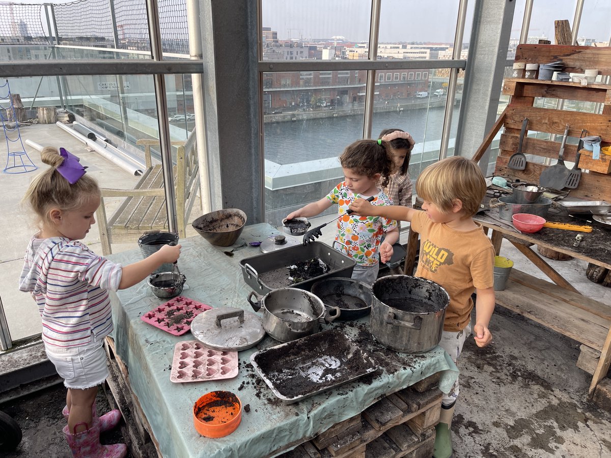 CISDK's tweet photo. The first adventure trip to the greenhouse, to play and explore. Our young adventurers made mud pies, soup, cakes, cup cakes and muffins. Breaking news: the dinosaurs got stuck in the quicksands, then, in the stone box the meteorites killed the dinosaurs. To be continued. 😉 https://t.co/DlDuNLRFqW
